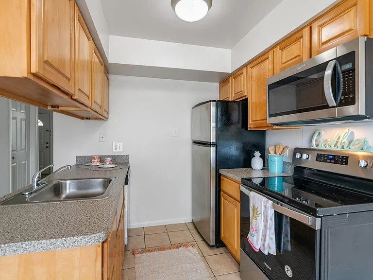 Roberts Mill Apartments and Townhomes — Photo 3