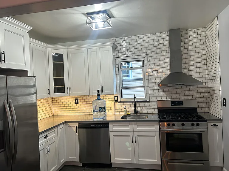 166 Woodridge St #1 — Photo 3
