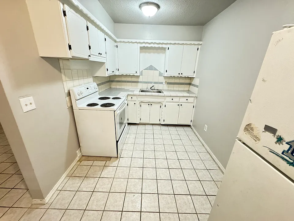 218 SE 44th St #103