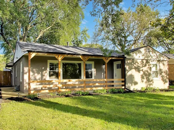48 N Pleasant Rd, Lake Zurich, IL 60047