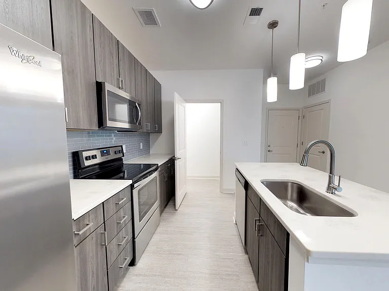 Legacy Mount Pleasant Apartments — Photo 33