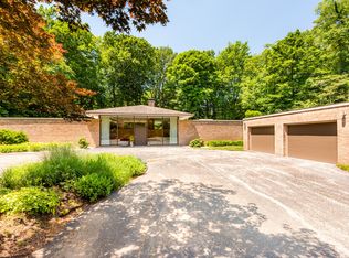 1185 Point O Woods Dr, Benton Harbor, MI 49022
