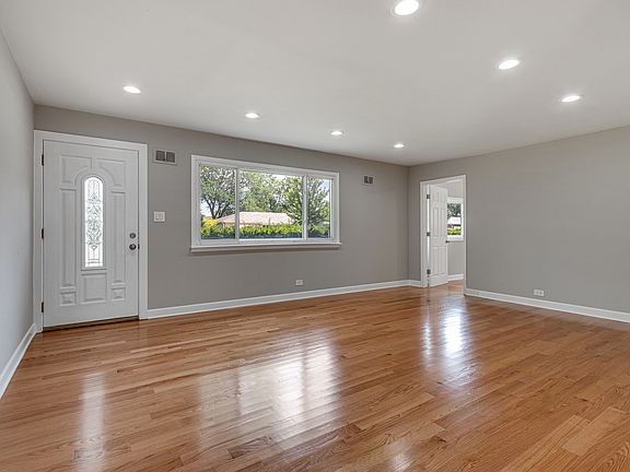 4th image of 9440 N Margail Ave
