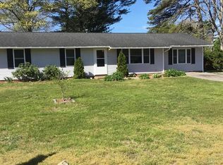 2 Suzanne Cir, Wareham, MA 02571