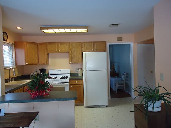 5th image of 1825 Yorktowne Blvd