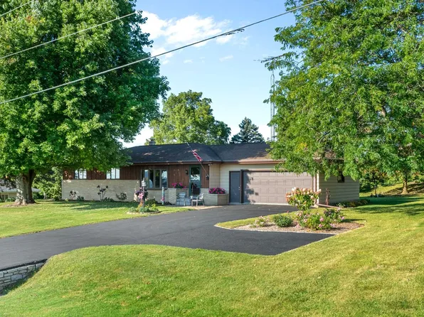 N8118 Evergreen Rd, Mount Calvary, WI 53057