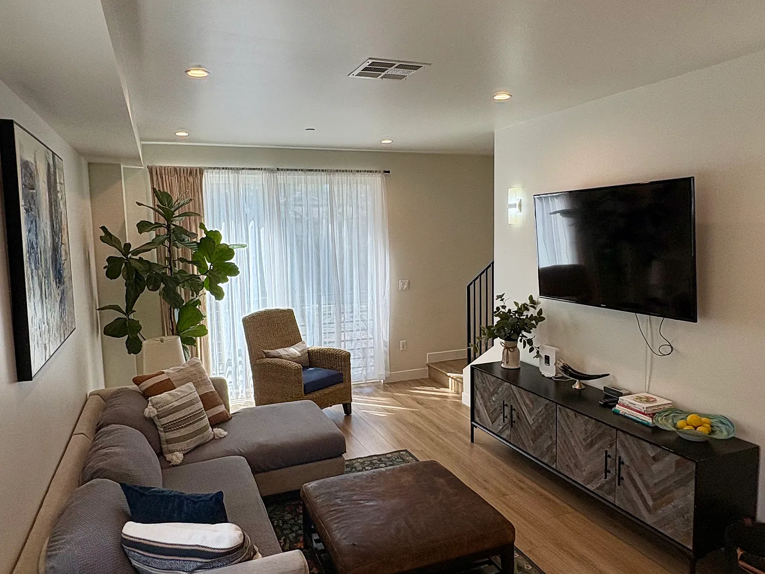 3 bed, 3.5 bath, 1750 sqft, $6,500 — Photo 2