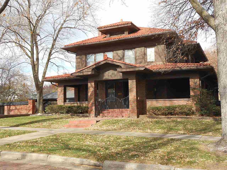 1st image of 1602 1st Ave