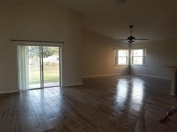 4th image of 526 Cody Caleb Dr