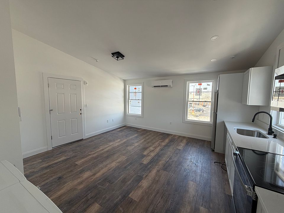 2nd image of 371 Cabot St #203