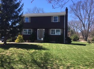 3 Rolling Ln, Burlington, MA 01803