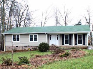 5806 SW Tysinger Dr, Greensboro, NC 27406