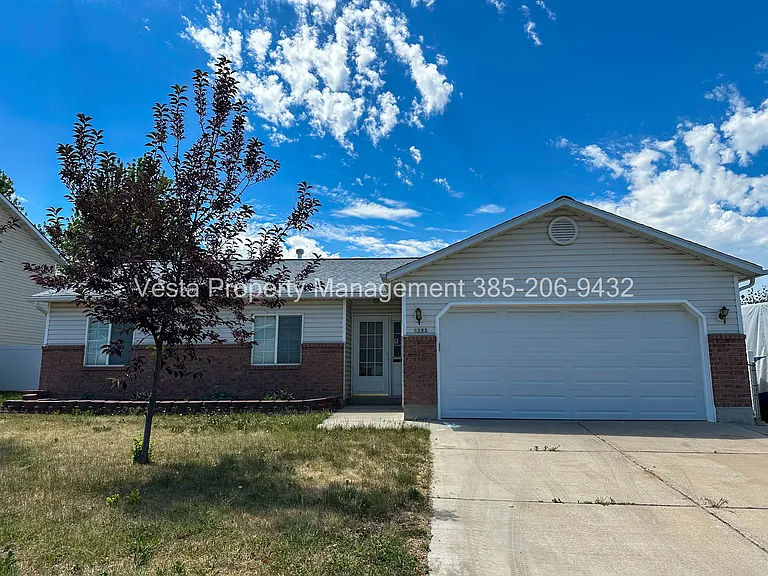 1293 W 570 N — Photo 1