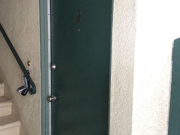3rd image of 325 Gladys Ave APT 2