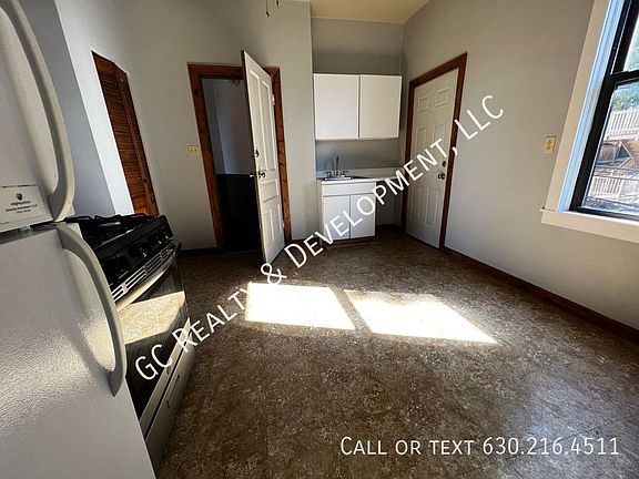 3rd image of 1113-1115 W Patterson Ave #1113-2W