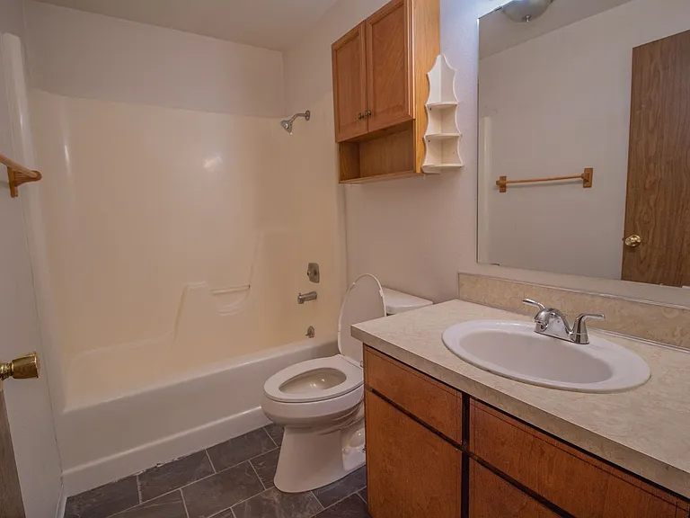 834 SE 5th St — Photo 13