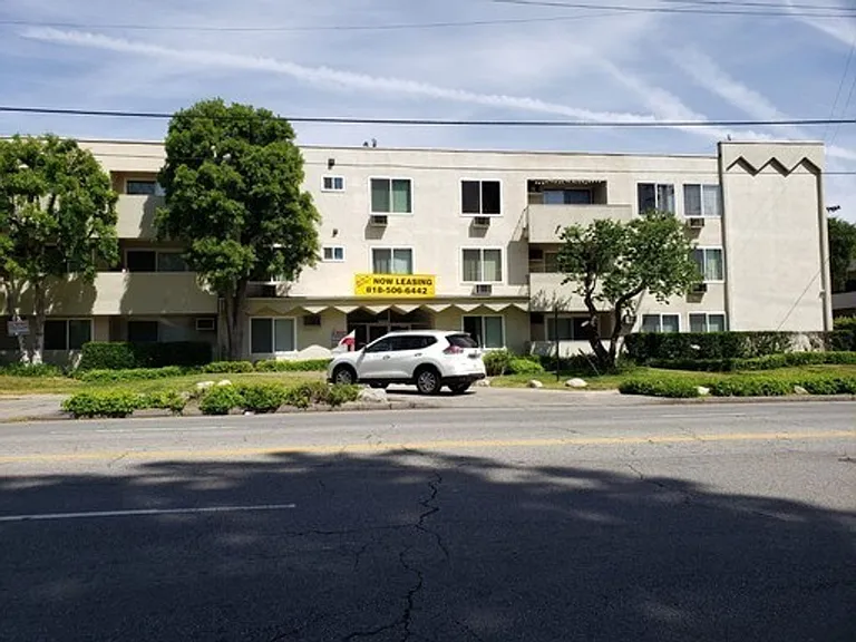 5000 Coldwater Canyon Ave — Photo 26