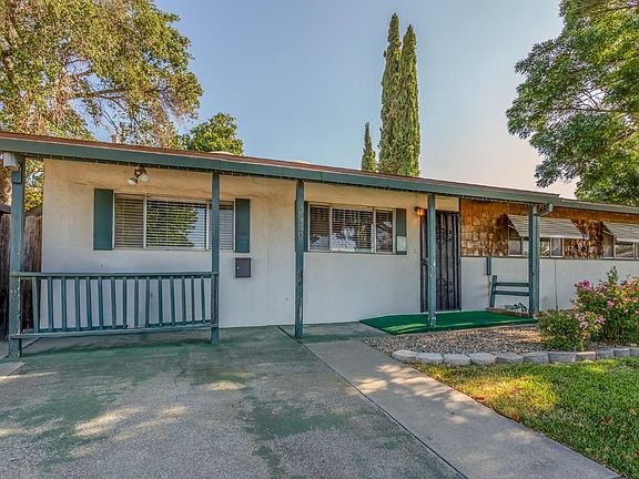 3rd image of 490 Pear Tree Lane