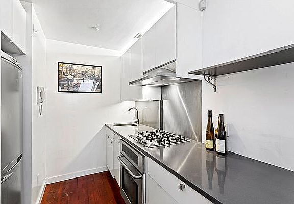 3rd image of 822 10th Ave APT 5