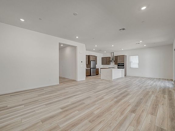 5th image of 599 Clover Bar Ln
