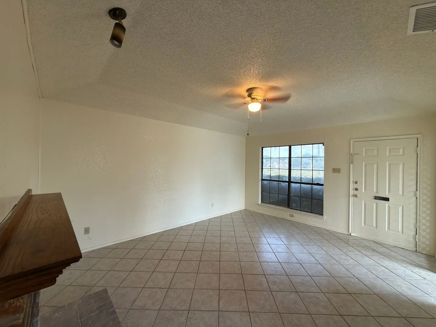 2 Bedroom Duplex for lease!! — Photo 2