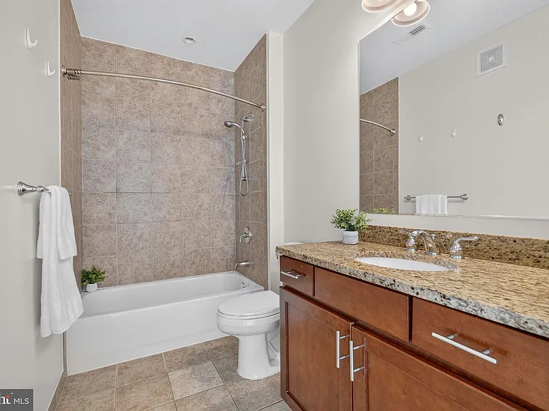 1023 N Royal St #205 — Photo 19