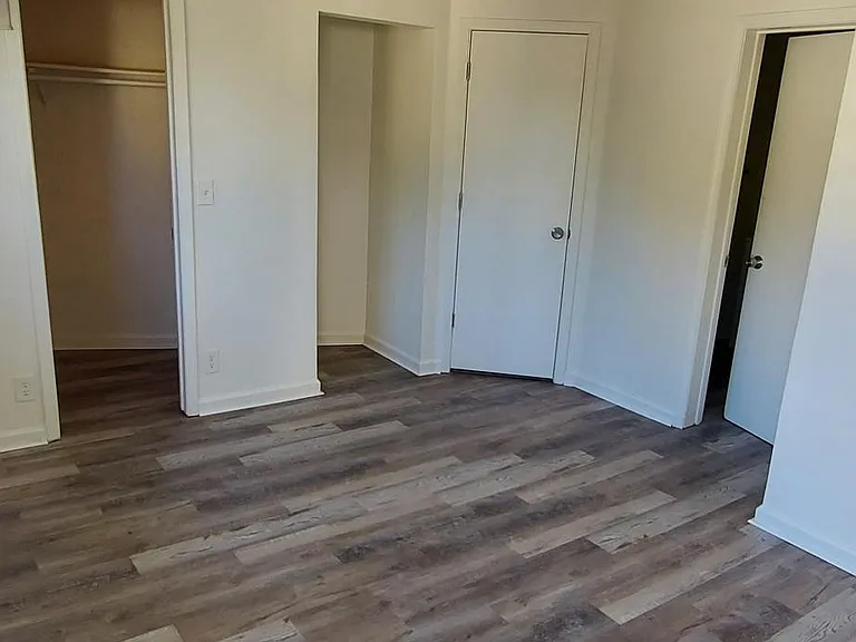 2750 Akard Ave — Photo 2