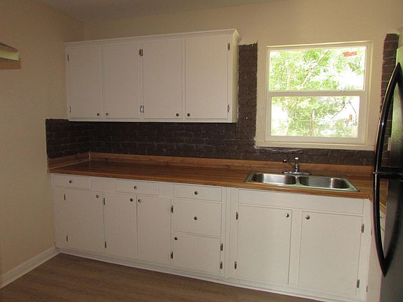 2nd image of 1609 Poage Ave #B