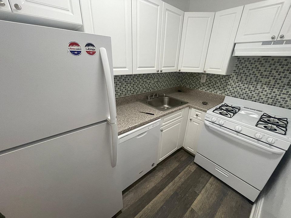 1st image of 13235 Sanford Ave APT 202