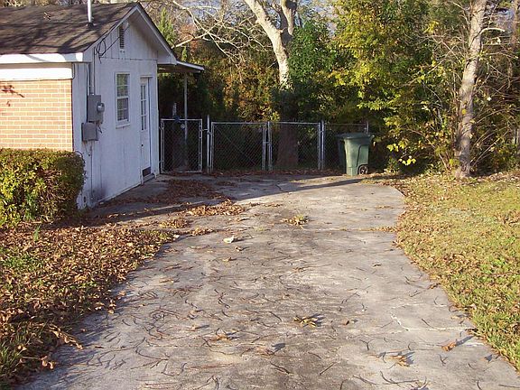 4th image of 2779 Gwinett Dr