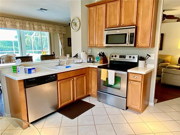 3rd image of 11002 Lakeland Cir