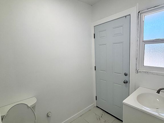 5th image of 1956 1/2 Park Grove Ave #1