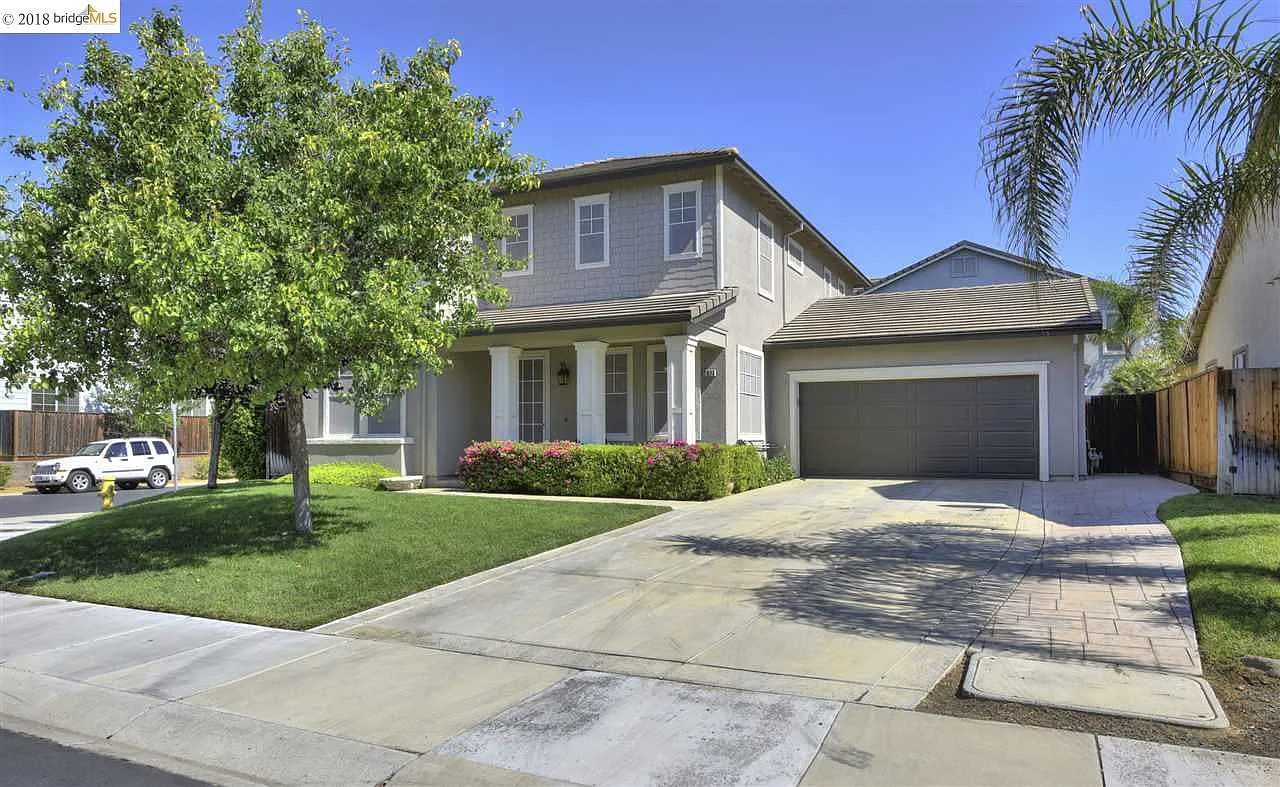 2073 Bridgeport Loop photo 1
