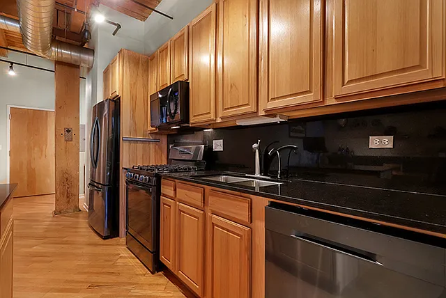 1740 N Maplewood Ave #104 — Photo 9