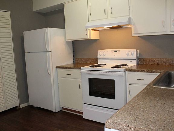 2nd image of 540 Southtrail Dr