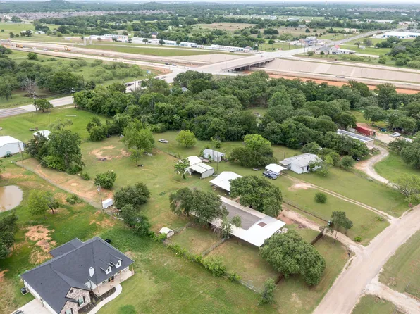 5716 Thousand Oaks Dr, Joshua, TX 76058