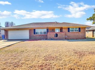2225 W Country Club Rd, Chickasha, OK 73018