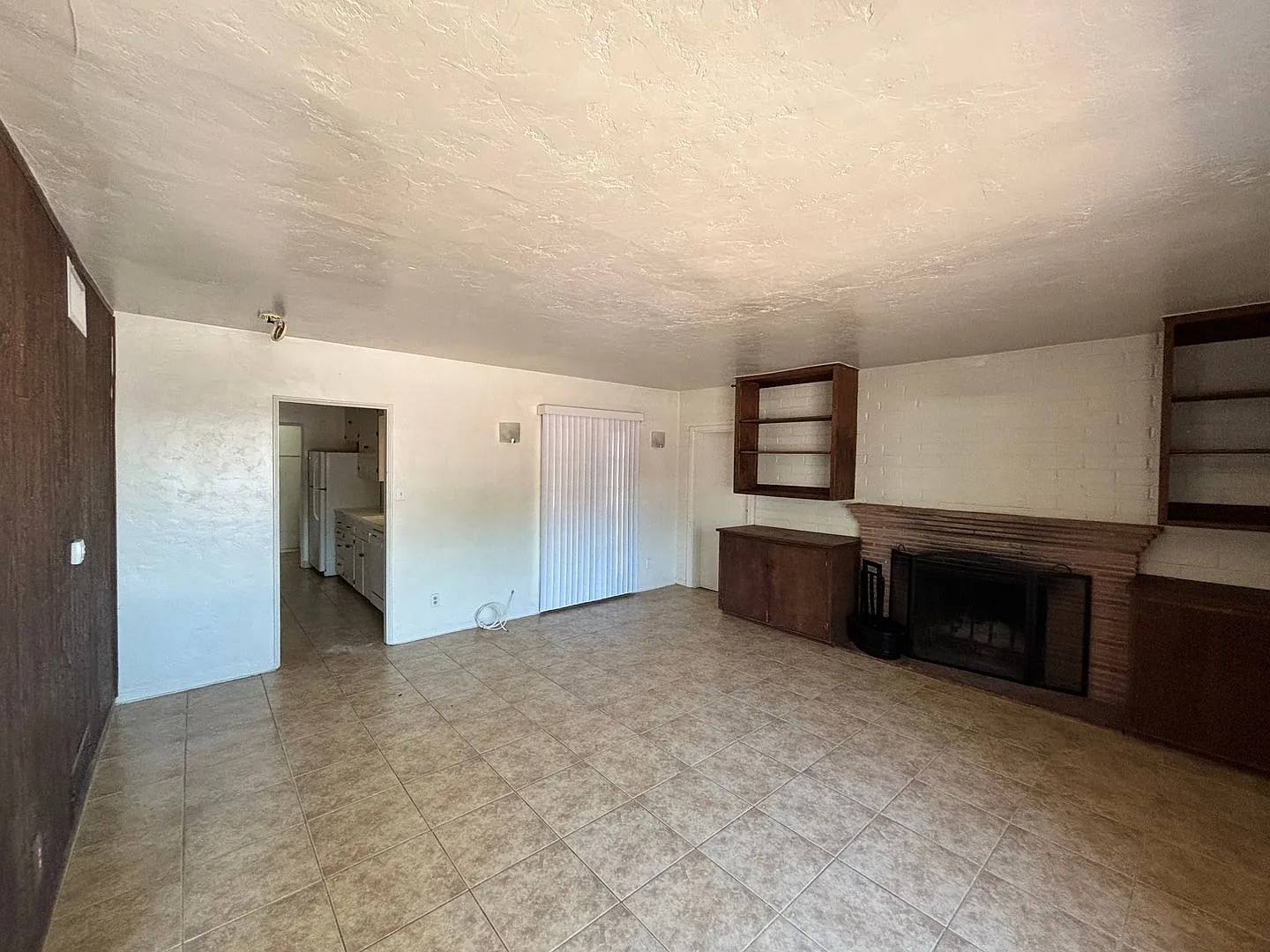 4132 E. Kings Rd — Photo 2