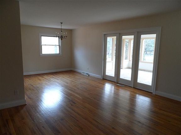4th image of 5693 Wayside Ave