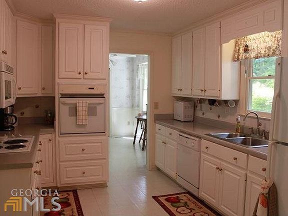 4th image of 275 Pine Valley Dr
