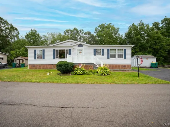 9791 Limehouse Dr, Clarence, NY 14031
