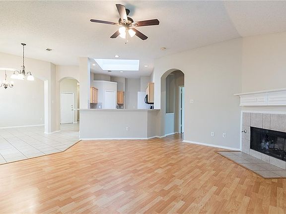 4th image of 405 Prairie Gulch Dr