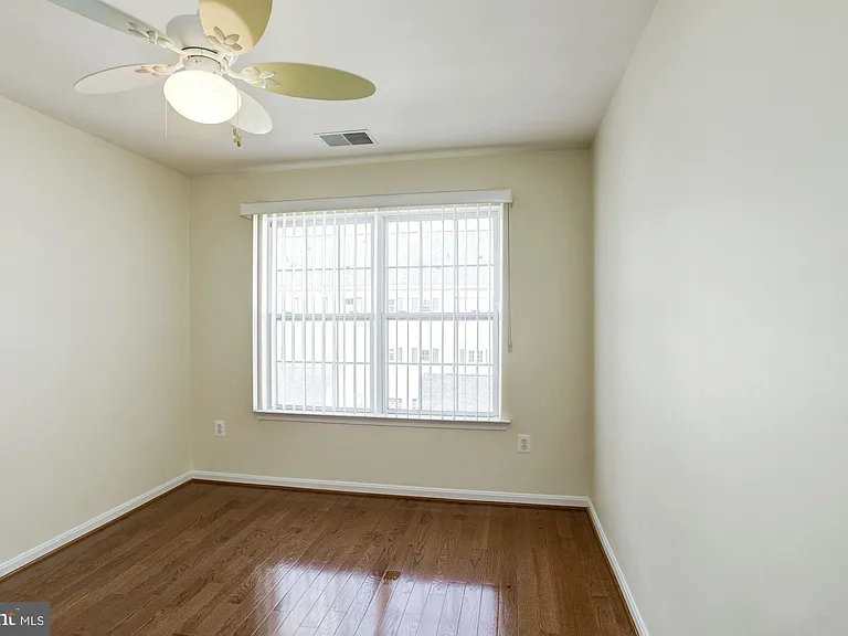 750 Monument Ave — Photo 25