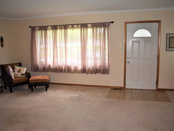 3rd image of 3898 Evans Dr