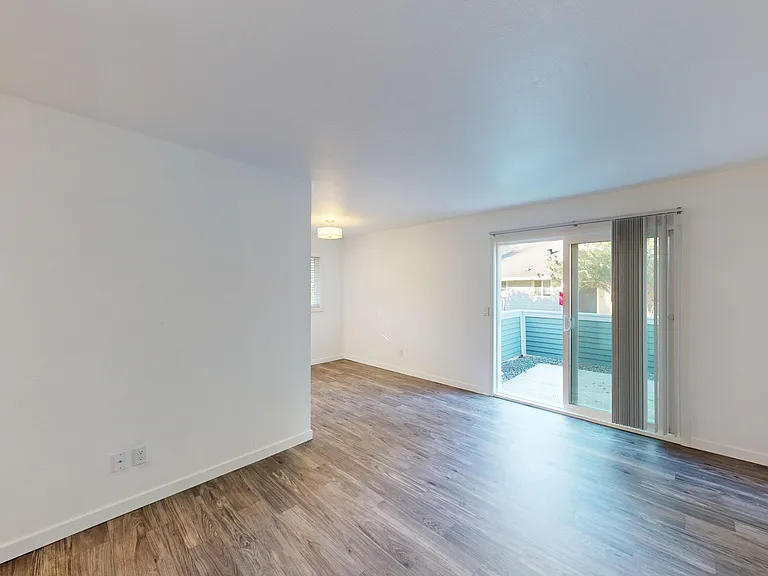 346 Robinson St #40 — Photo 6
