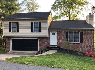 10 Foxberry Dr, Arden, NC 28704