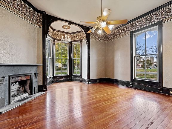 4th image of 204 SE 3rd St