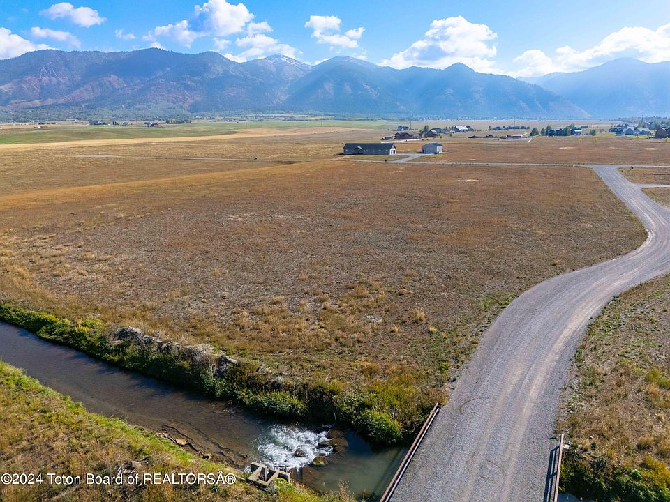 1st image of 5 Rolling Acres Dr
