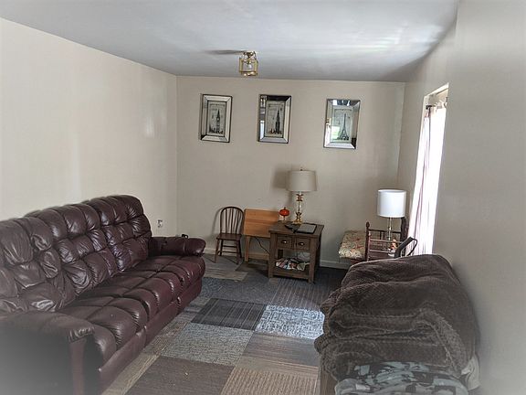 4th image of 34 Scott Dr