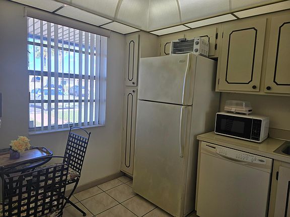 4th image of 118 Lake Olive Drive